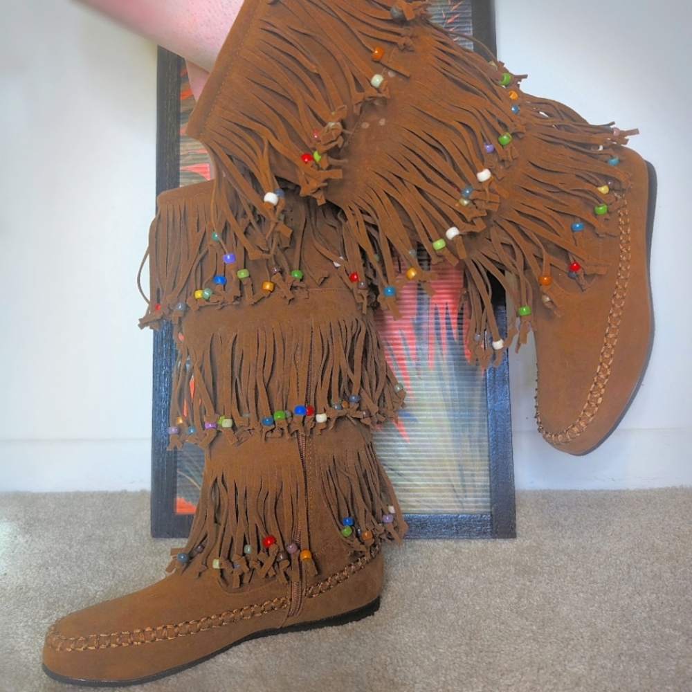 Size 7.5, hotcakes suede fringe boots with beads